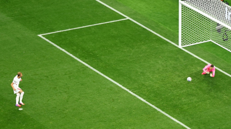 Harijs Keins un Dominiks Livakovičs. Foto: Reuters/Scanpix