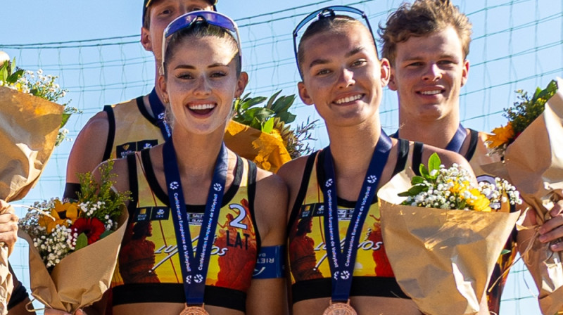 Deniela Konstantinova un Līva Ēbere. Foto: CEV