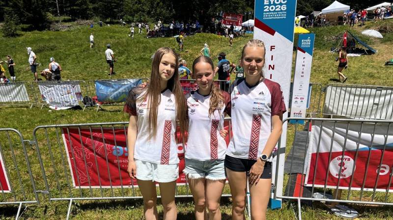EYOC 2026 bronzas medaļnieces stafetē W16 grupā: Madlēna Freimane, Melānija Rožukalne, Amanta Mikijanska. Foto: LOF.