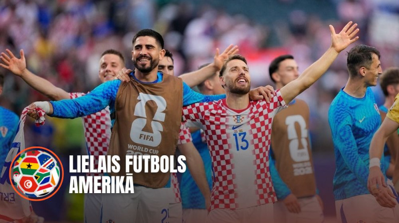 Horvātijas futbolisti svin nonākšanu Pasaules kausa izslēgšanas spēlēs. Foto: AP Photo/Petr Josek/Scanpix