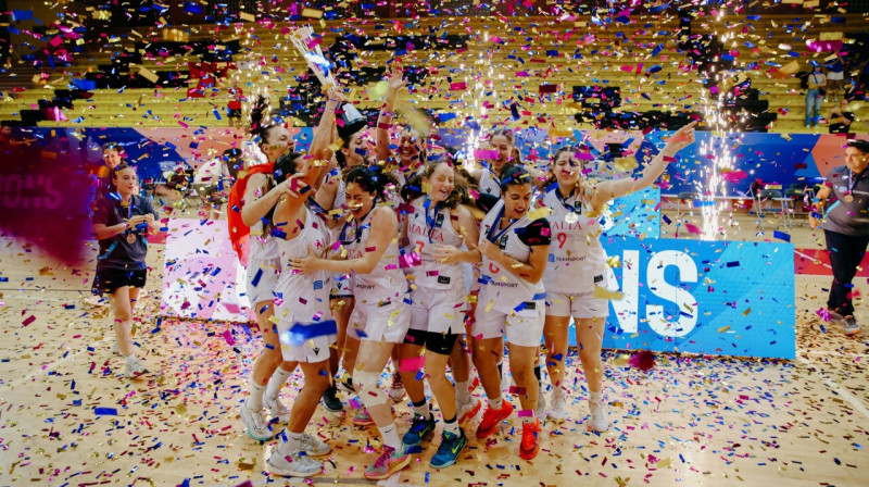 Maltas valstsvienības basketbolistes pēc triumfa 2026. gada Eiropas čempionātā mazajām valstīm. Foto: FIBA