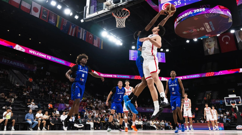 Spraigākā spēkošanās U17 Pasaules kausa astotdaļfinālā notika Turcijas un Venecuēlas cīņā. Foto: FIBA
