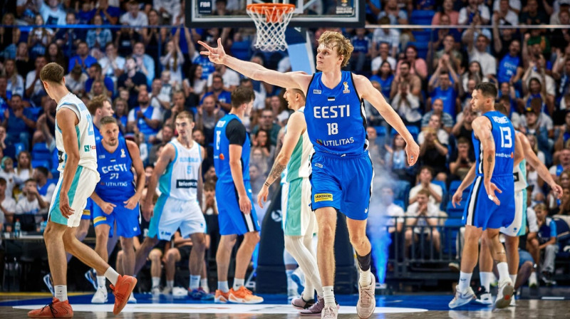 Kaspers Sūrorgs pēc iemesta trejača cīņā pret Slovēnijas valstsvienību. Foto: FIBA