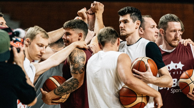 Latvijas izlases basketbolisti treniņā Almerē. Foto: LBS