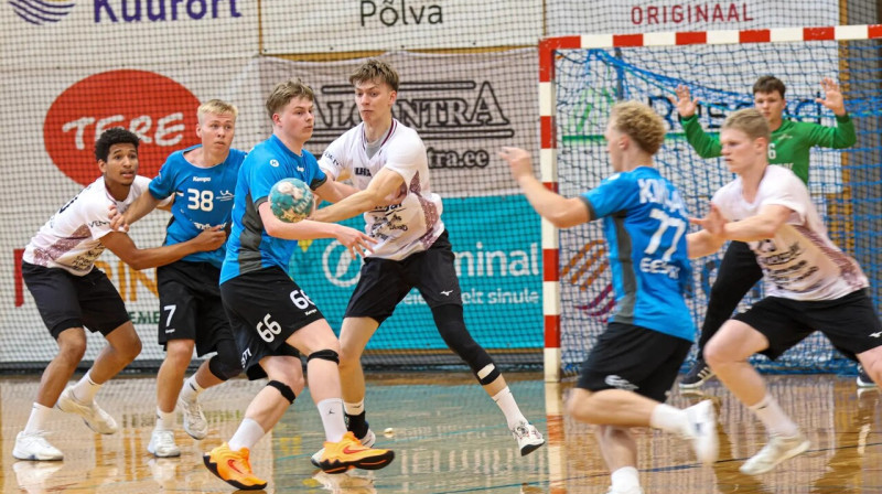 Mirklis Igaunijas un Latvijas U20 valstsvienību spēlē Pelvā. Foto: Helin Potter/Eesti Käsipalliliit