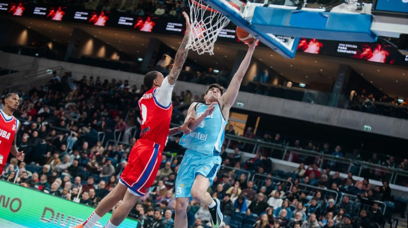 19 gadīgais urugvajietis Hoakins Taboada cīņā pret Kubas valstsvienību Montevideo. Foto: FIBA
