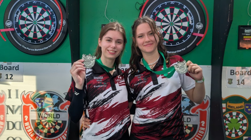 Medaļnieces Amanda Kirilova un Marta Roga. Foto: LDO.