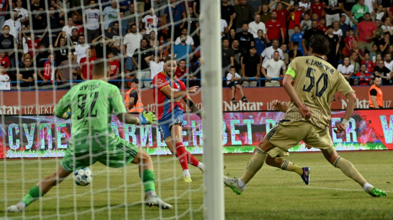 Mirklis Baņa Lukas "Borac" un Sofijas "Levski" cīņā. Foto: Igor Kupljenik/Sports Press Photo/Scanpix