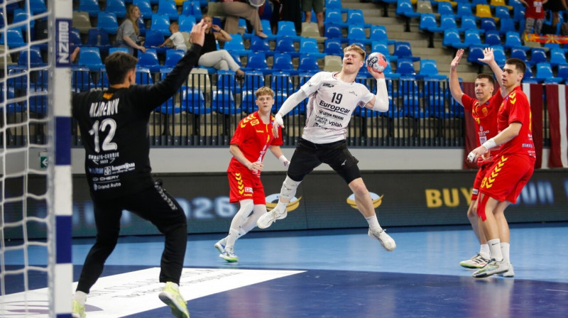 Valdis Kalniņš uzbrukumā. Foto: Mihaela-Ionela Bobar/Federația Română de Handbal (FRH)