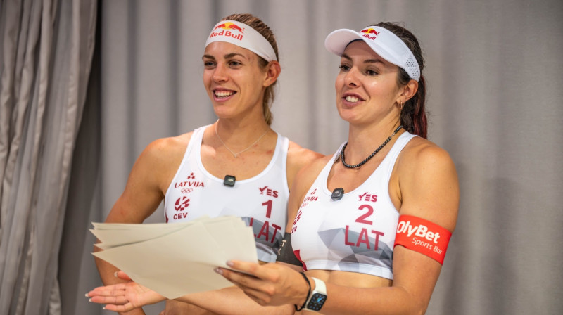 Anastasija Samoilova un Tīna Graudiņa. Foto: CEV