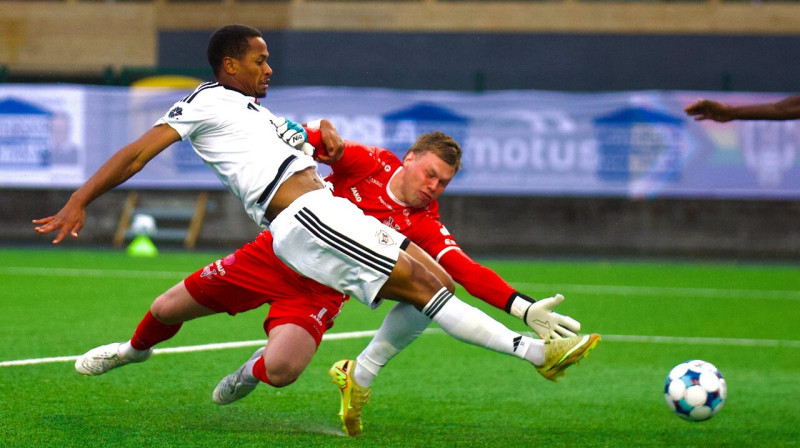 Zakarija Savo gūst "Qarabağ" trešos vārtus UEFA Eiropas līgas kvalifikācijas spēlē Islandē. Foto: Qarabağ FK