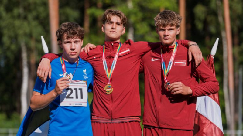 Jānis Hugo Doniņš (vidū). Foto: Guntis Bērziņš/athletics.lv