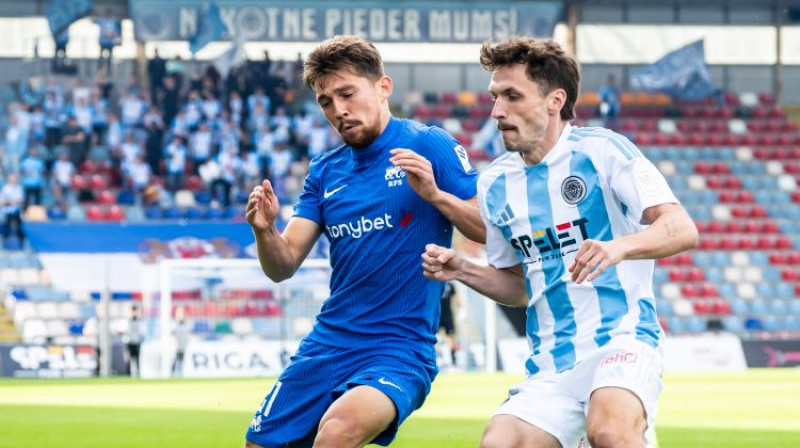 Niks Dusalijevs pret Raivi Jurkovski. Foto: Sanita Sparāne/RFS