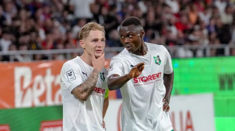 Eduards Dašķevičs un Bartelemī Djedjū. Foto: Kristians Putniņš/FK Auda