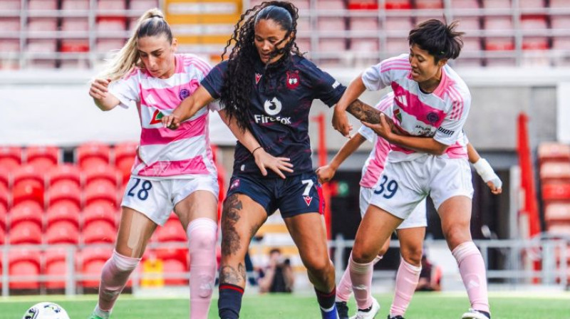 Rīdzinieces Milana Rahimova un Nacumi Taketa. Foto: Riga FC Women