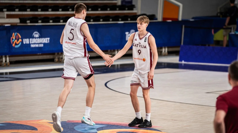Roberts Bērziņš un Raivo Kudrjavcevs. Foto: FIBA