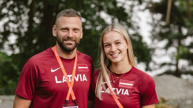 Nikola Bunde ar treneri Arnoldu Strengu. Foto: sigulda.lv