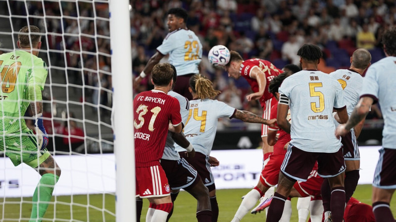 Mirklis Minhenes "Bayern" un Birmingemas "Aston Villa" cīņā Honkongā. Foto: Venron Yuen/Zumapress.com/Scanpix