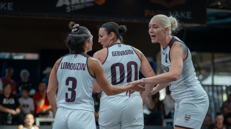 Marta Miščenko un ''Rapid'' komanda. Foto: FIBA 3x3