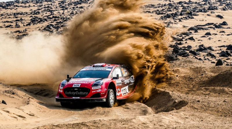 Mārtiņa Seska ekipāža Saūda Arābijas rallijā. Foto: Red Bull Content Pool