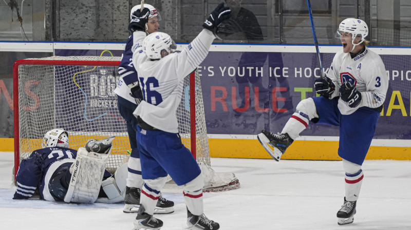 Francijas U20 valstsvienības hokejisti pēc vārtu guvuma pret Rīgas "Mogo". Foto: Latvijas Hokeja federācija