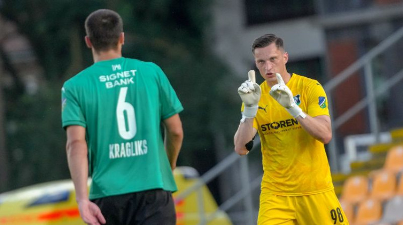 Ralfs Kragliks un Nils Puriņš. Foto: Kristians Putniņš/FK Auda