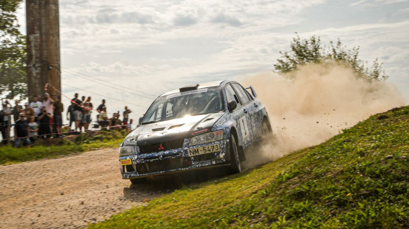 Mārtiņa Ķikusta ekipāža. Foto: Roberts Šivars, 4rati.lv