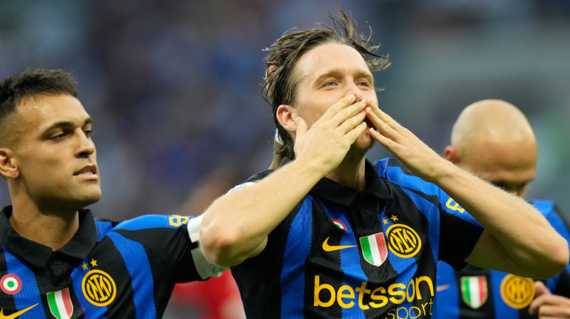 "Inter" pussargs Pjotrs Zeļinskis svin pirmo vārtu guvumu jaunajā sezonā. Foto: AP Photo/Luca Bruno/Scanpix