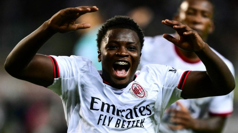"Milan" uzbrucējs Alfadžo Sisse 19 gadu vecumā gūst pirmos vārtus pieaugušo līmenī. Foto: Marco Bertorello / AFP/Scanpix