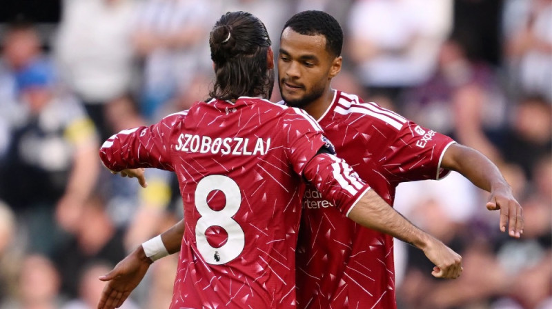 Dominiks Soboslai un Kodijs Gakpo. Foto: Liverpool FC
