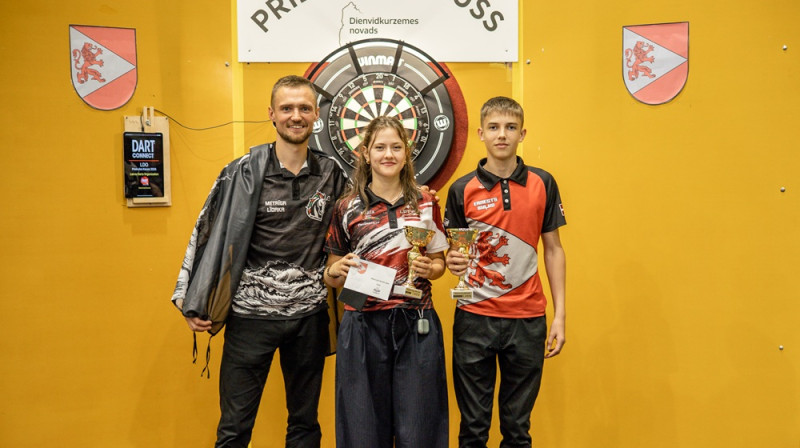 No kreisās: Mārcis Štolceris, Marta Roga, Ernests Buļko. foto: Antra Ščeglova.