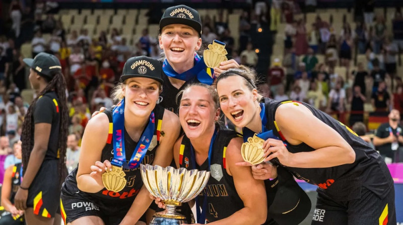 Emma Mēsemana, Nastja Klāsens, Elīze Ramete un Antonija Delaere 2025. gada 29. jūnijā. Foto: FIBA