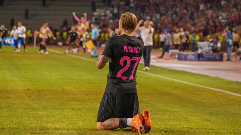 Azerbaidžānas "Sabah" poļu aizsarga Timoteuša Puhača klusais prieks, kad mājinieki izrāva papildlaiku. Foto: Łukasz Germaniuk/Ball Raw Images/Scanpix