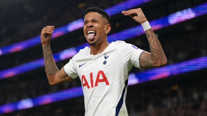 Savio "Tottenham" kreklā. Foto: AFP/Scanpix