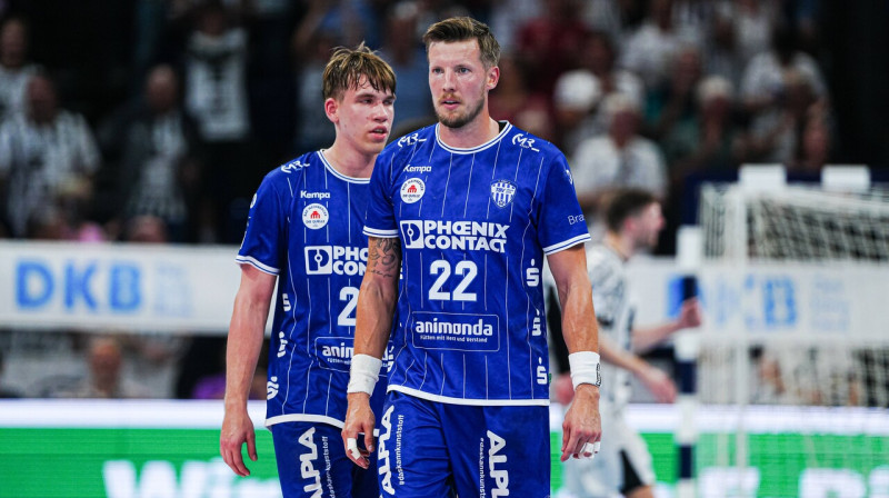 Lembo handbolisti Jānis Pāvels Valkovskis (aiz muguras) un Rasmuss Ankermans (Nr. 22). Foto: Marcel von Fehrn/Eibner-Pressefoto/Scanpix
