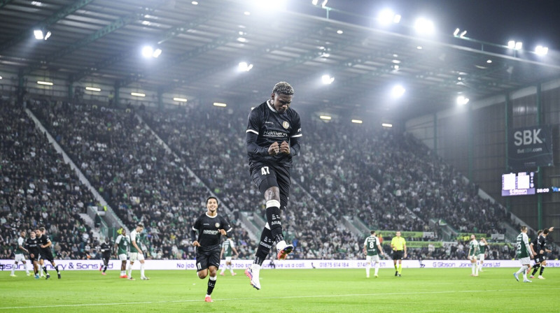 Ģentes snaiperis Hosuē Vergara pēc vārtu guvuma Edinburgā. Foto: Tom Goyvaert/Zumapress.com/Scanpix