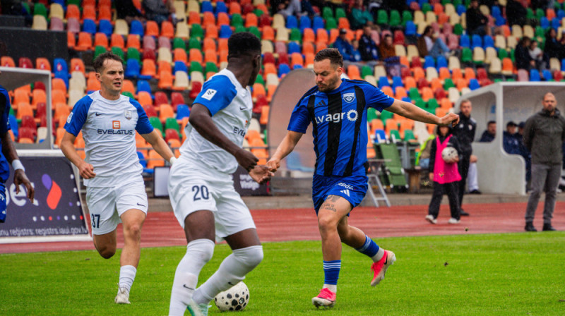 Epziode spēlē starp FK "Grobiņa" un BFC "Daugavpils". Foto: Endija Petrauska
