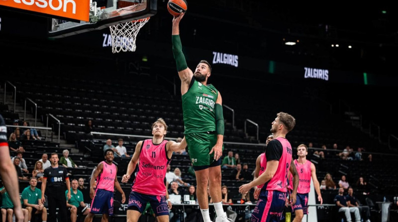 Jons Valančūns pret ''Rīgas Zeļļiem. Foto: BC Žalgiris Kaunas﻿