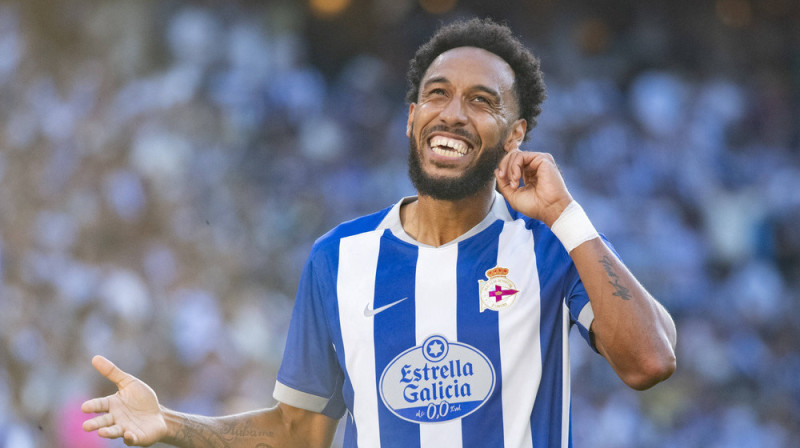 Pjers Emeriks Obamejangs svin vārtu guvumu Akoruņas "Deportivo" kreklā. Foto: .IMAGO/AgenciaLOF/Scanpix