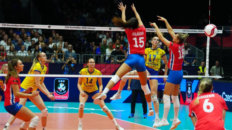Mirklis Čehijas un Zviedrijas valstsvienību cīņā Brno. Foto: CEV