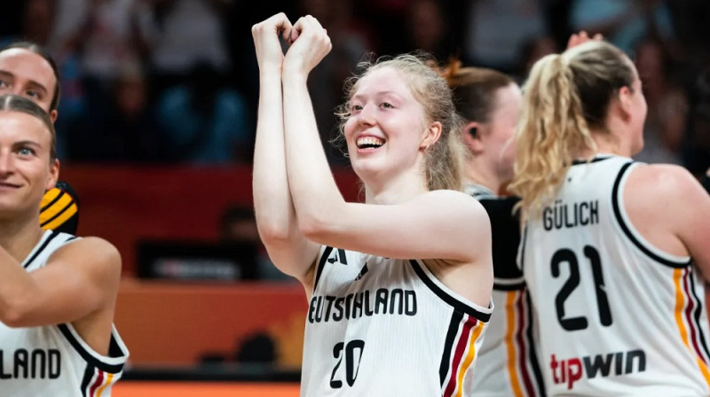 Frīda Būnere pēc Vācijas uzvaras. Foto: FIBA