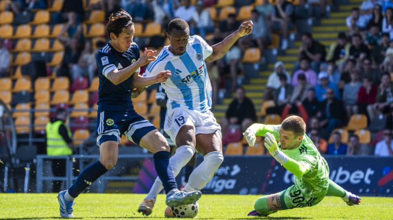 Muhammeds Badamosi uzbrukuma smailē. Foto: Riga FC