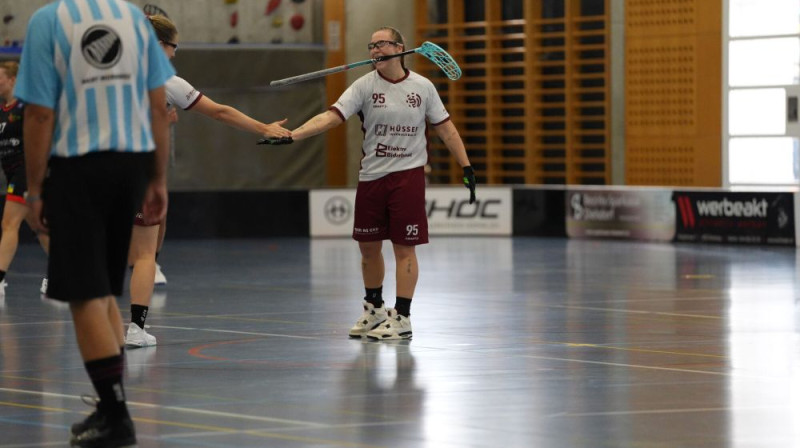 Anna Ankudinova ar sev ierasto stilu atzīmē vārtu guvumu, foto: UHC Bremgarten