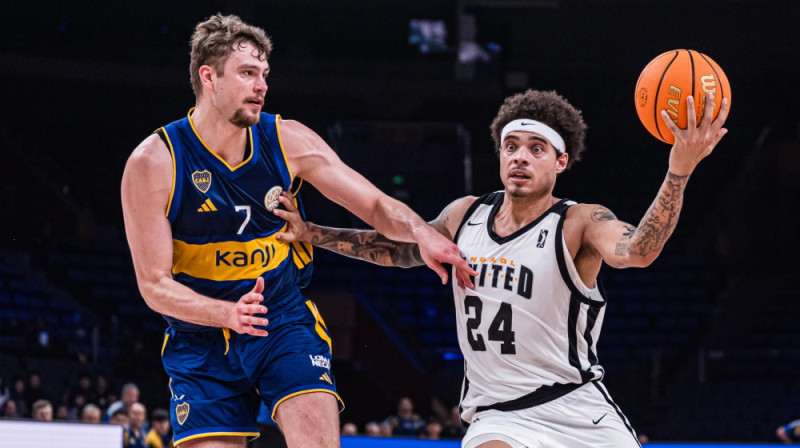 Krišs Helmanis aizsardzībā. Foto: FIBA