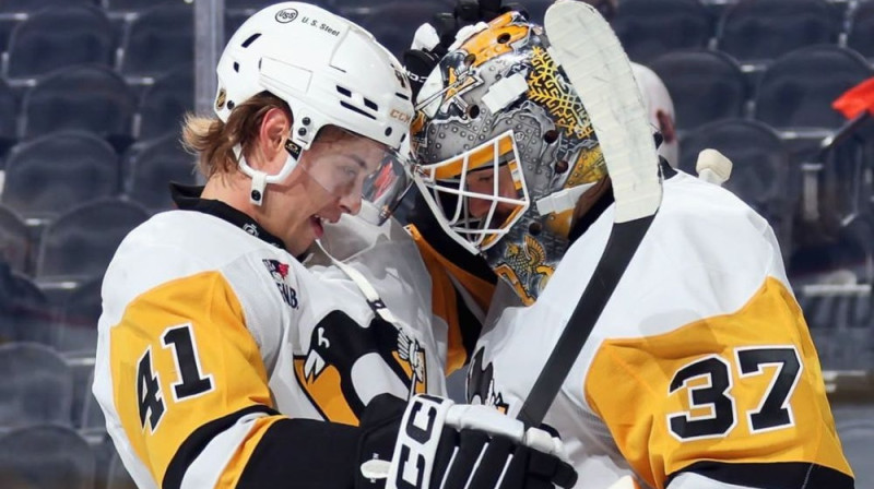 Ville Koivunens un Artūrs Šilovs Foto: Pittsburgh Penguins﻿/Facebook
