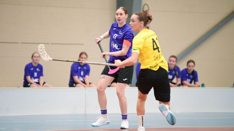 Simona Grāpēna (no labās) Cēsīs izcēlās ar astoņiem rezultativitātes punktiem, foto: Agnese Vēze, FK NND