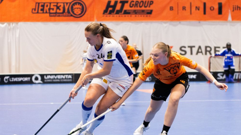 Denisa Ratajova (no kreisās) guva uzvaras vārtus spēles papildlaikā, foto: Tobiáš Řeha, IFF