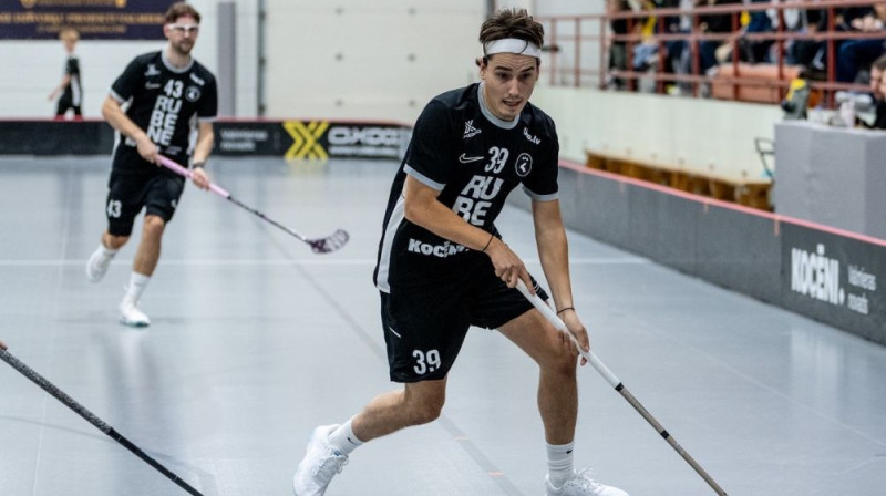 Henri Kukonenam pirmie vārti Latvijas čempionātā, foto: Jānis Lārmanis, Floorball.lv