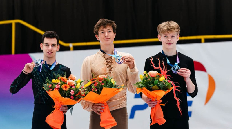 Jānis Znotiņš (pa labi). Foto: Gawarkiewicz Sport / Polski Związek Łyżwiarstwa Figurowego