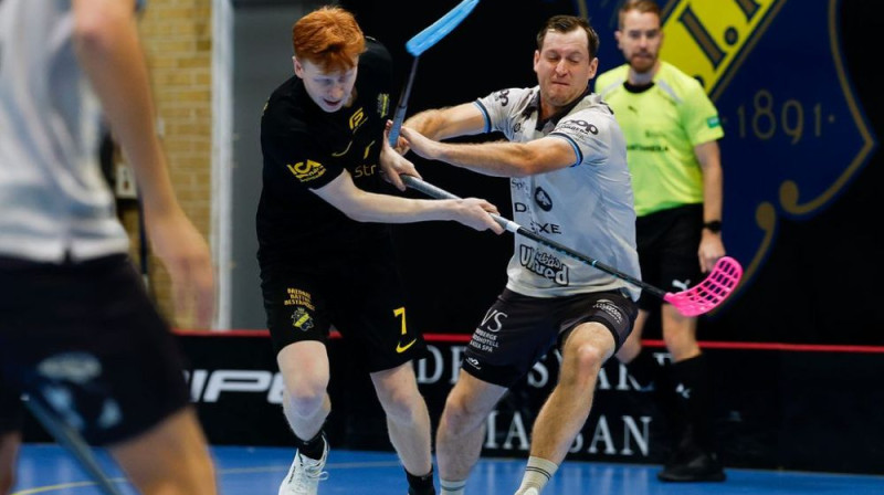 Morics Krūmiņš (no labās), foto: Innebandymagazinet.se